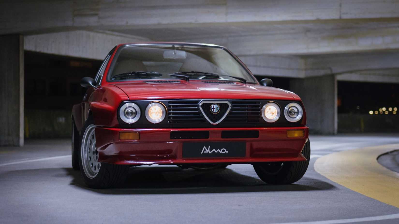 Alfa Romeo Alfasud Sprint Restomod Frente Ângulo Baixo