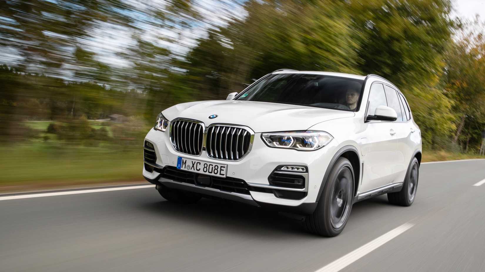 Front 3/4 action shot of a 2022 BMW X5 xDrive45e