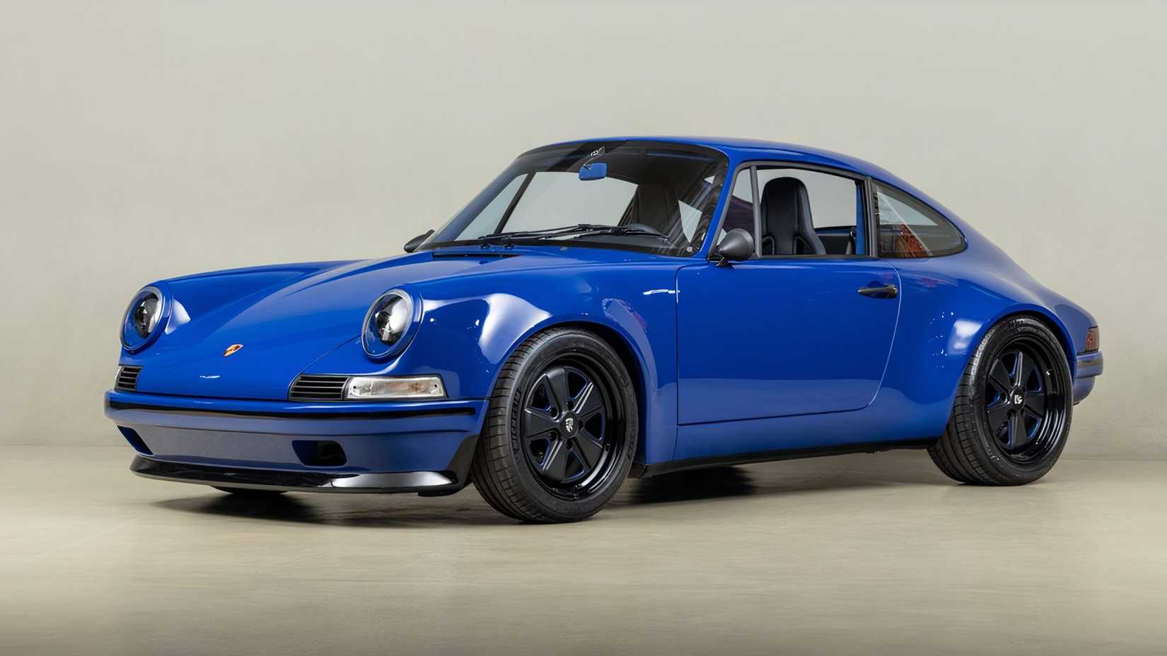 Kalmar 7-97 Porsche 911 Restomod Angled