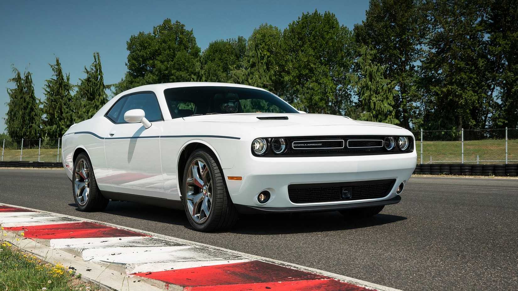 2015 Dodge Challenger, front 3/4