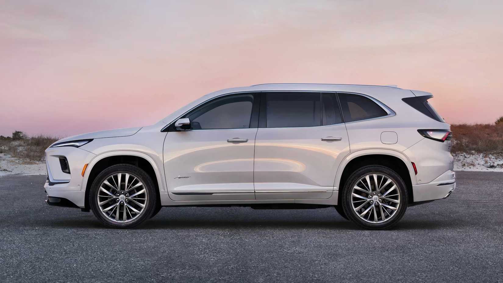 Foto lateral de um Buick Enclave Avenir 2025