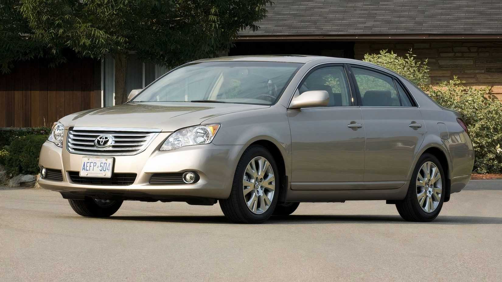 Front 3/4 shot of a 2009 Toyota Avalon