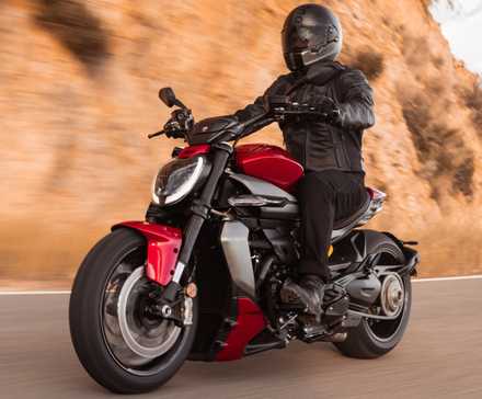 2025 Ducati XDiavel V4 é superior à Harley-Davidson Low Rider S