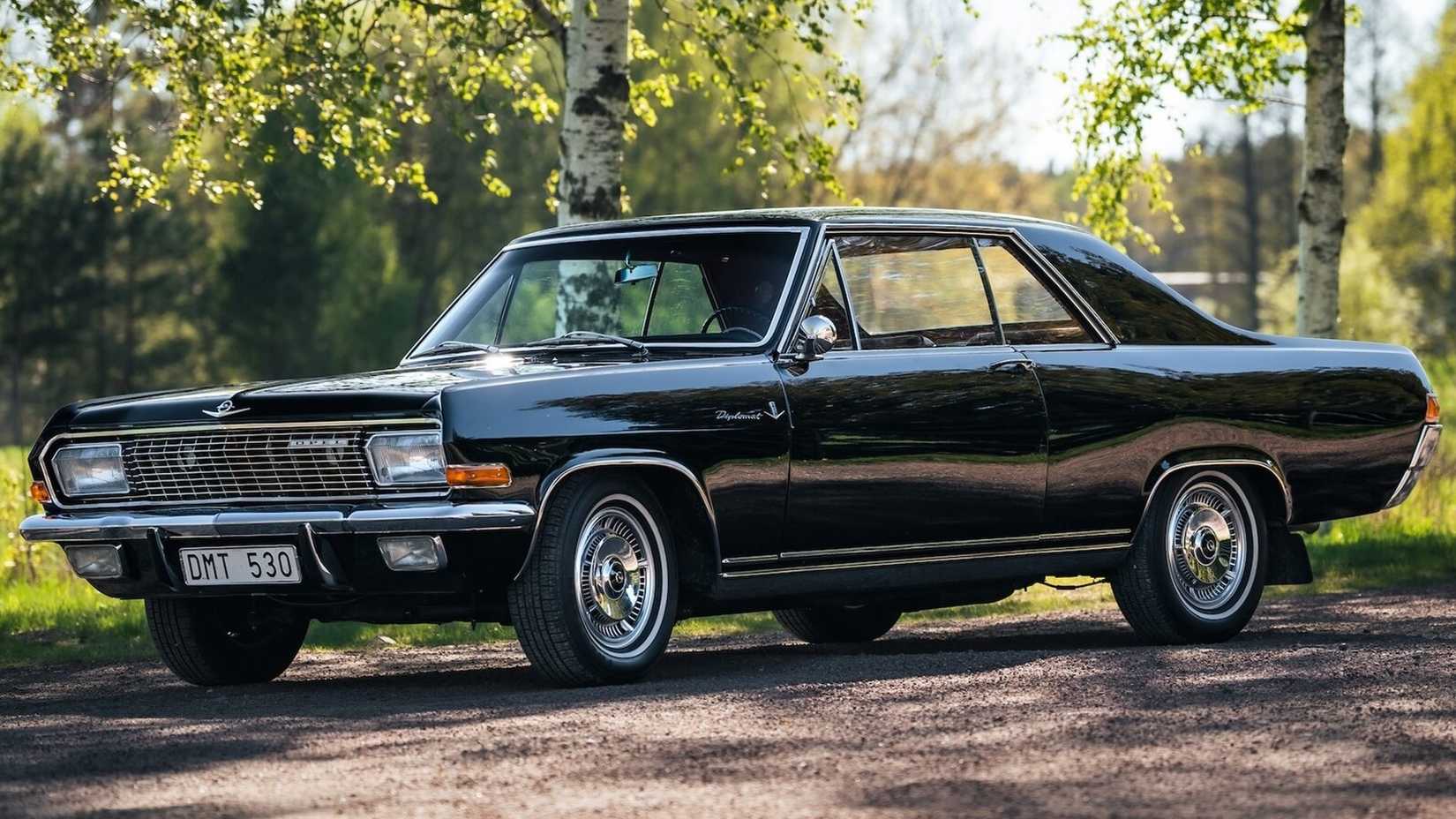 Black 1966 Opel Diplomat Coupé (1)