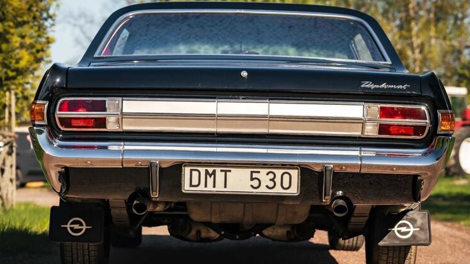 Black 1966 Opel Diplomat Coupé (5)