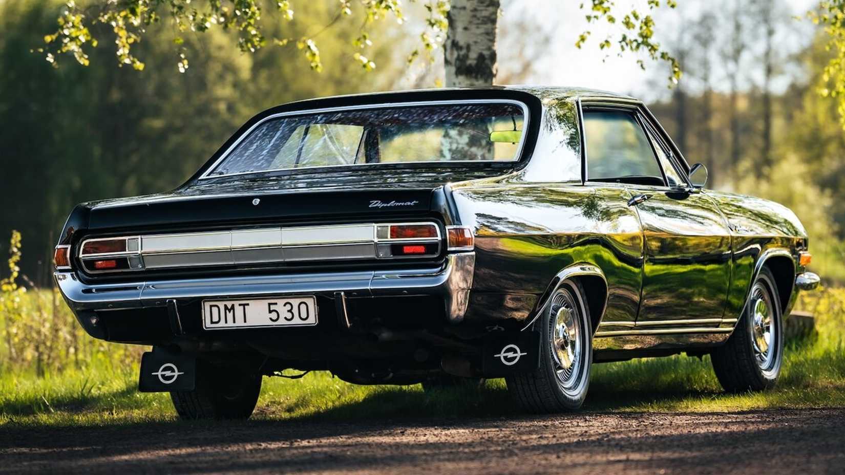 Black 1966 Opel Diplomat Coupé (6)