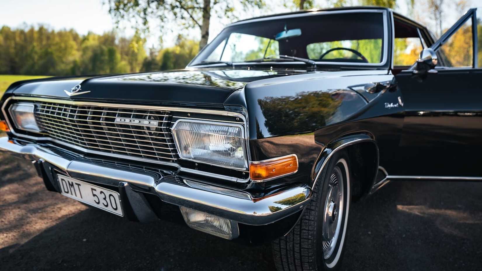 Black 1966 Opel Diplomat Coupé (8)