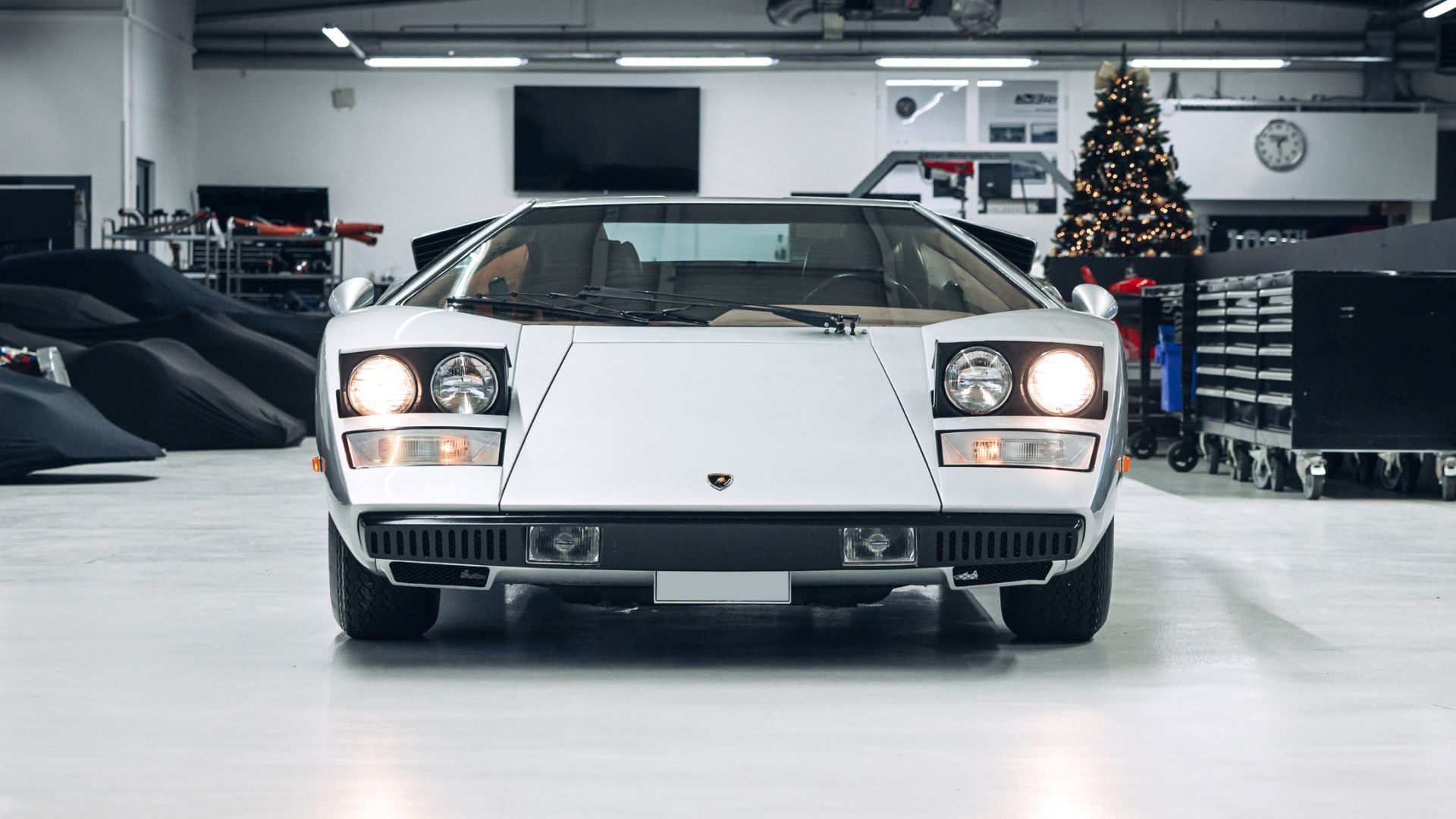 83-Year-Old Crashes Lamborghini Countach On Autobahn