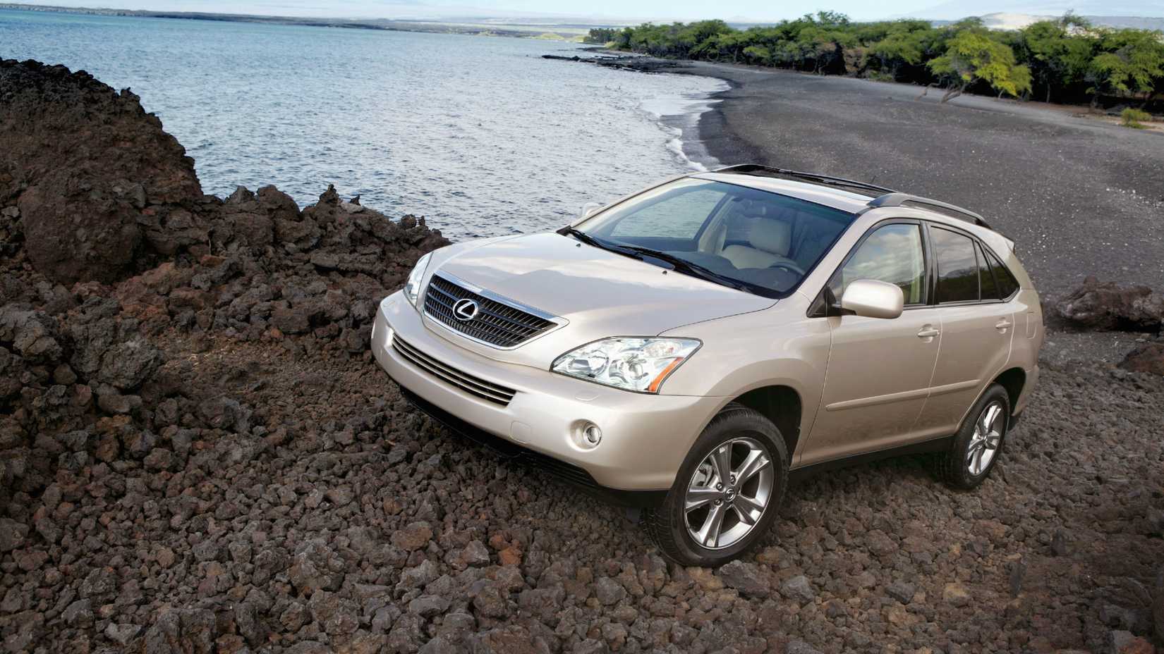This Was The First Mass-Produced Lexus Hybrid Vehicle