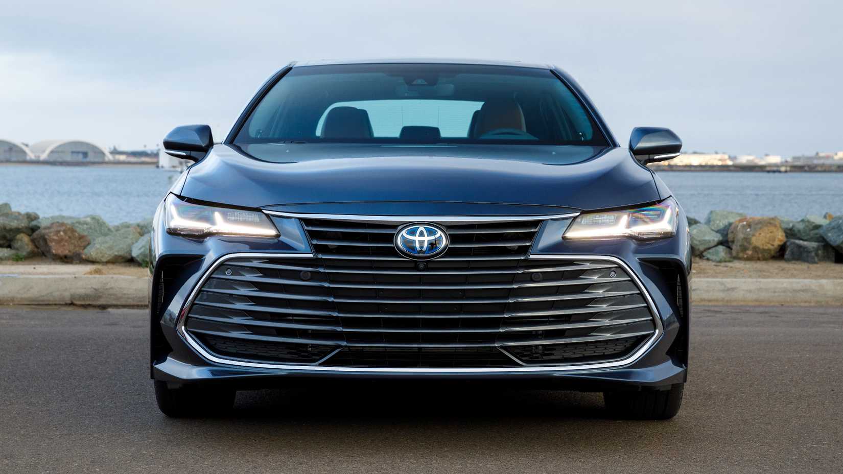 2020 Toyota Avalon Hybrid Limited Exterior Front Fascia