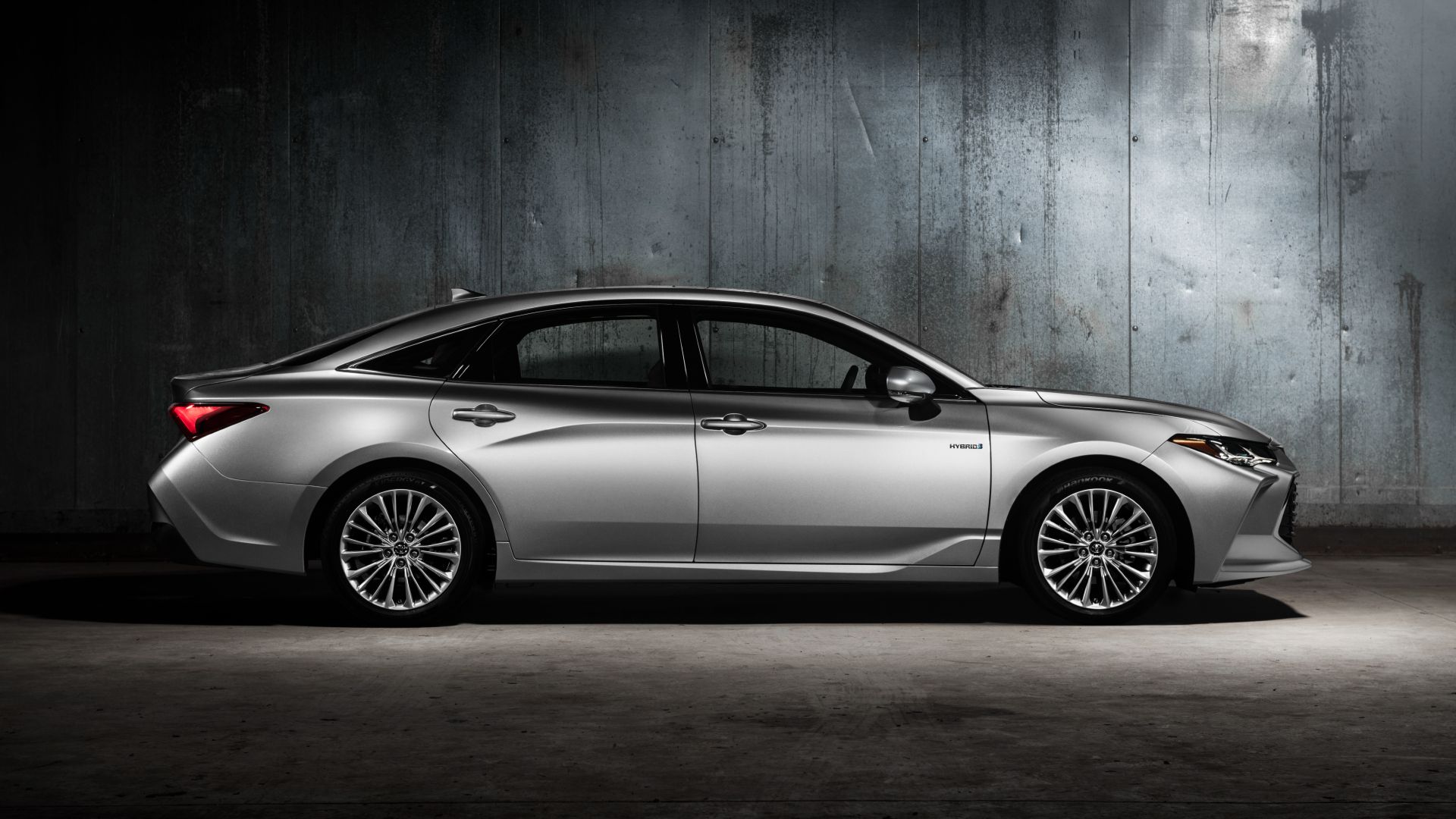 2020 Toyota Avalon Hybrid Limited exterior side profile