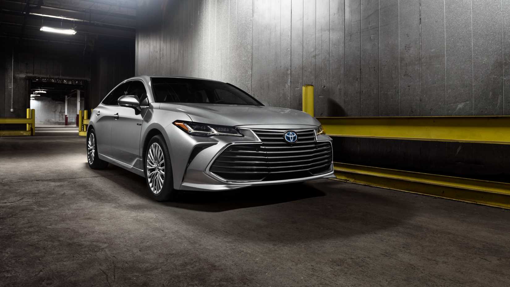 2020 Toyota Avalon Hybrid Limited Exterior Front Fascia