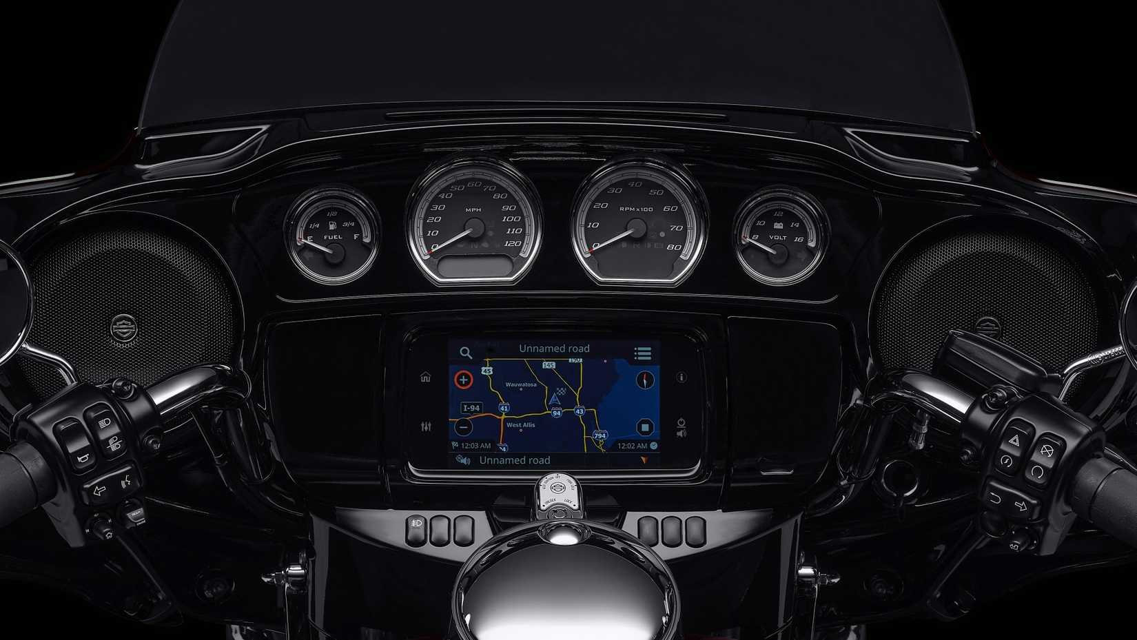 Harley-Davidson Ultra Limited cockpit view