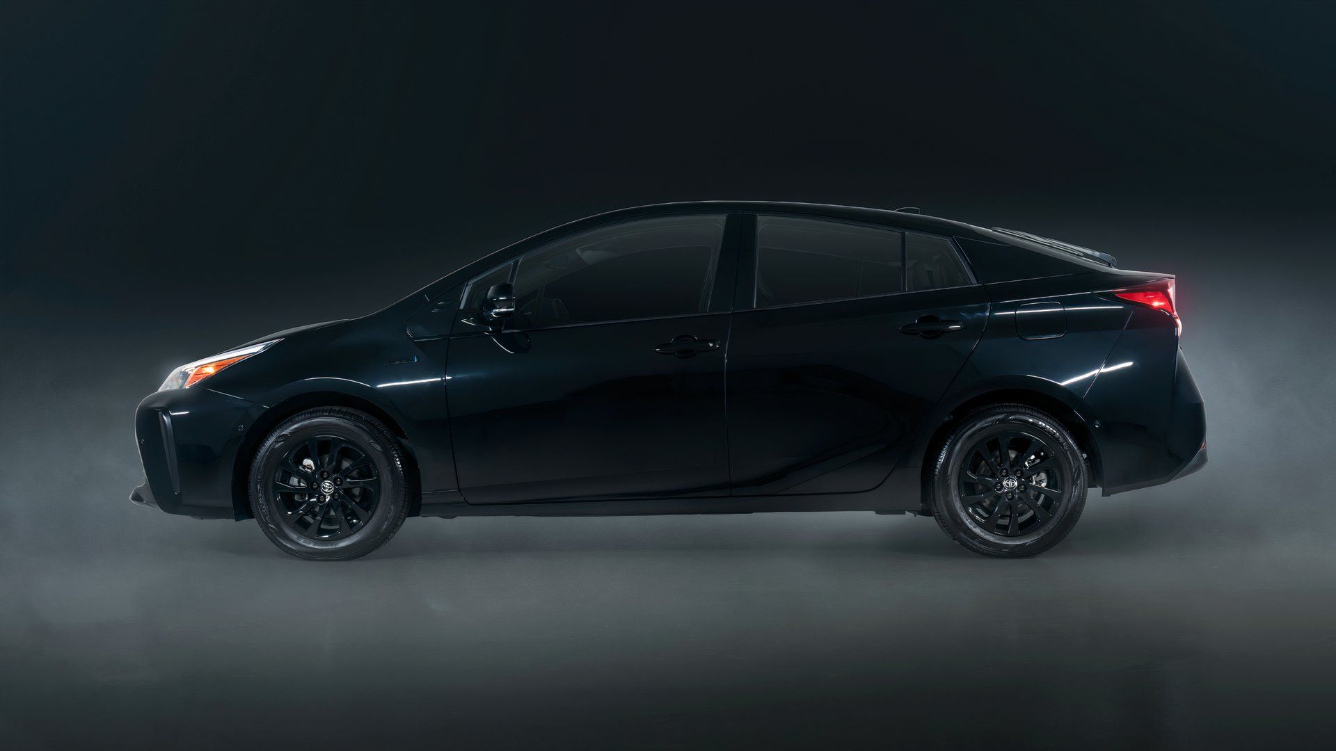 Side profile shot of a black 2022 Toyota Prius