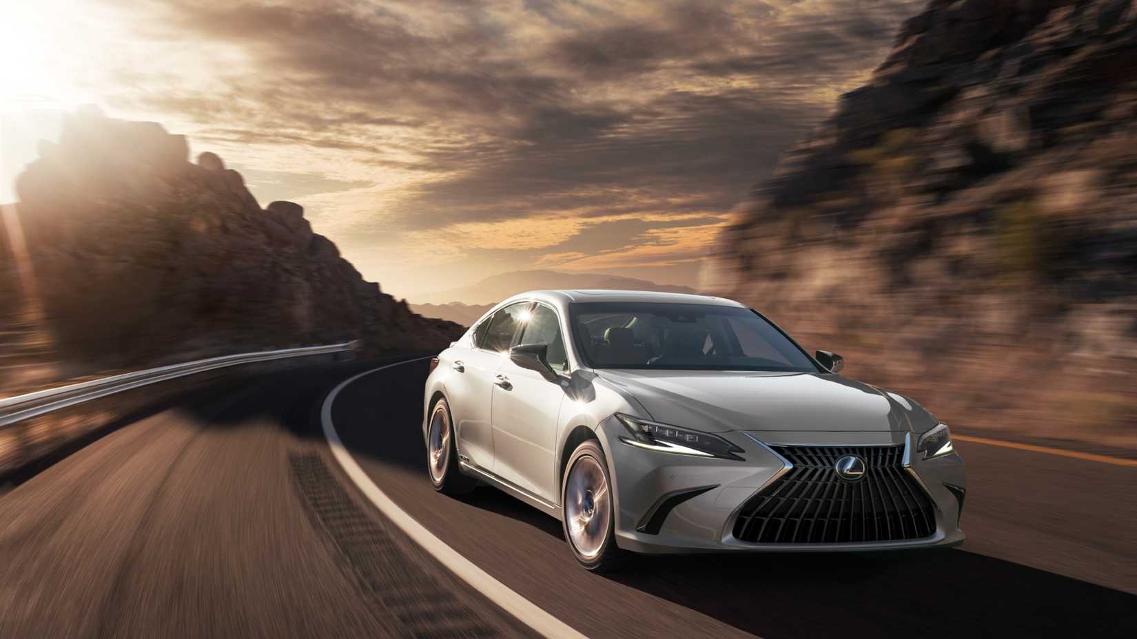 2022 Lexus ES 300h Exterior