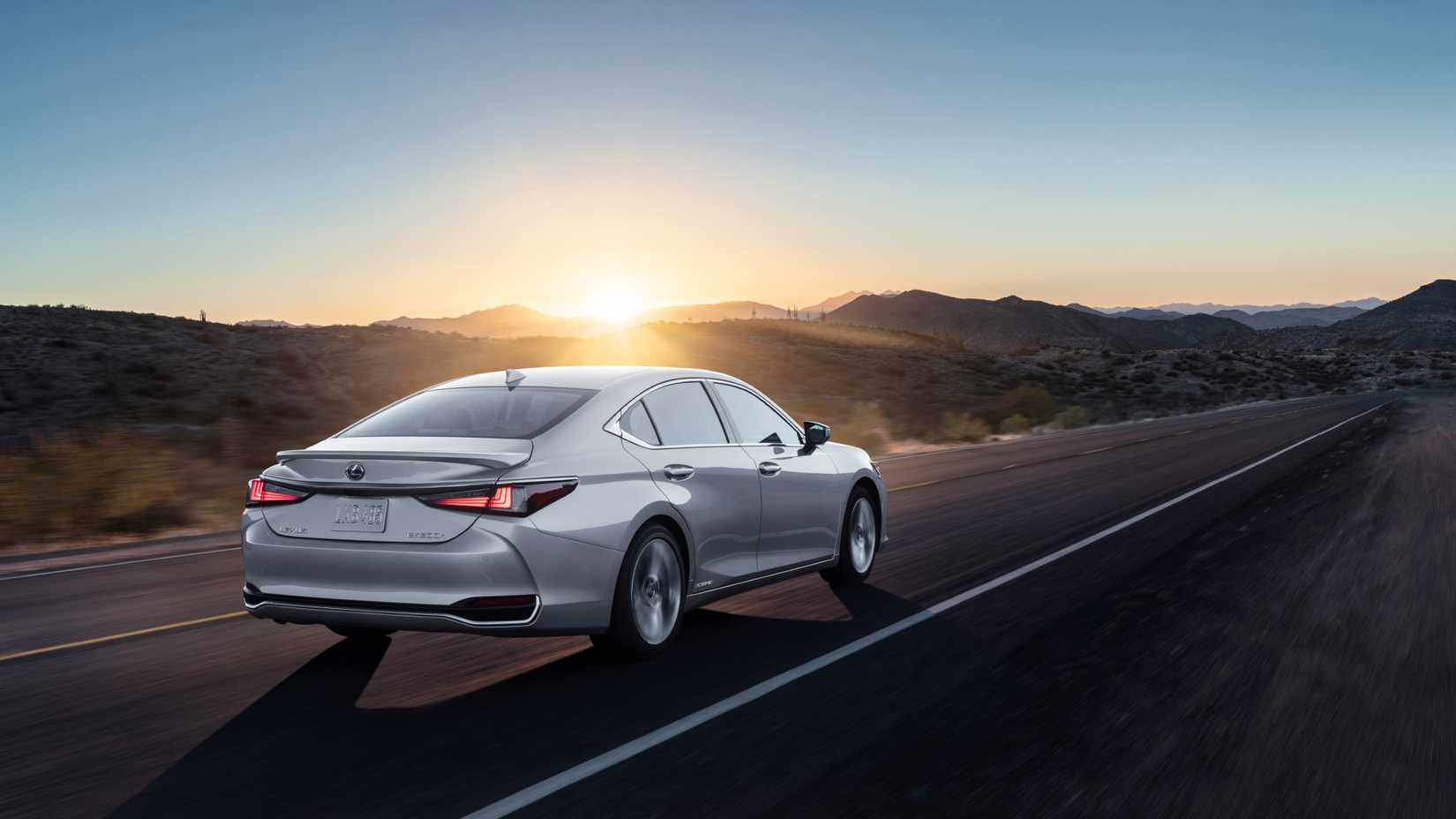 2022 Lexus ES 300h Exterior