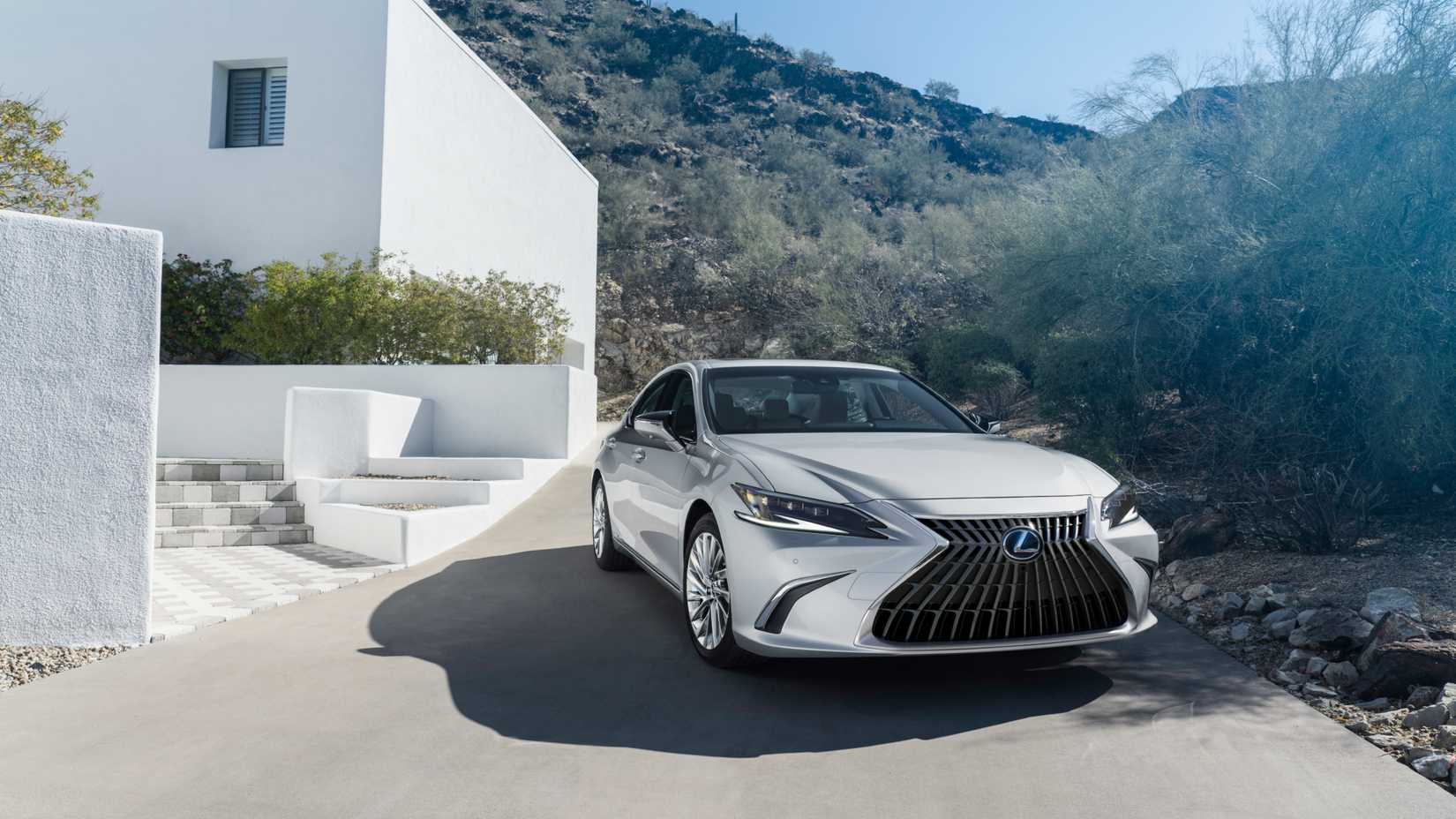 2022 Lexus ES 300h Exterior