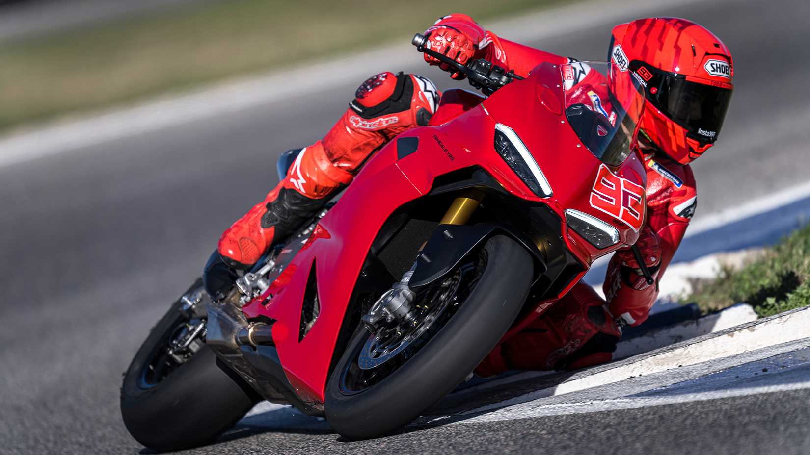 2025-01-15_Panigale-V2-Overview-gallery-mosaic-1920x1080_00