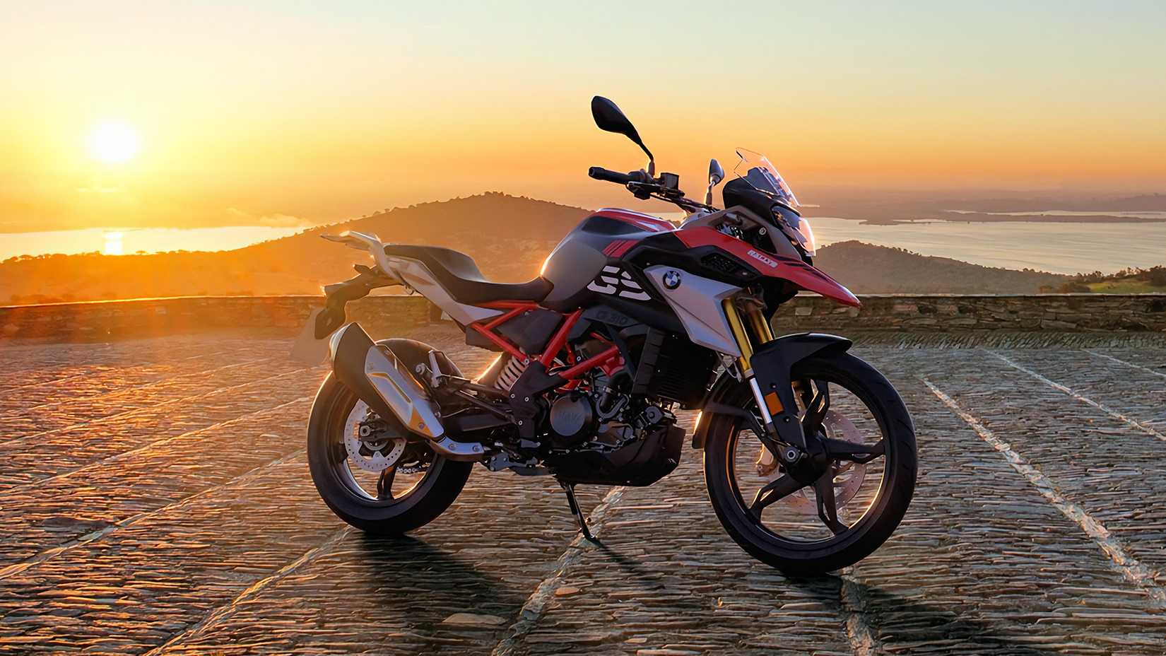 2025 BMW G 310 GS static profile shot