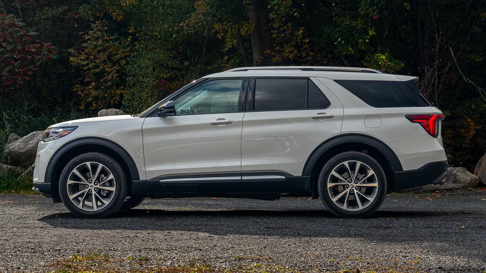2025 Ford Explorer Platinum TopSpeed (6)