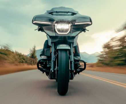 Foto frontal da Harley-Davidson CVO Street Glide 2025