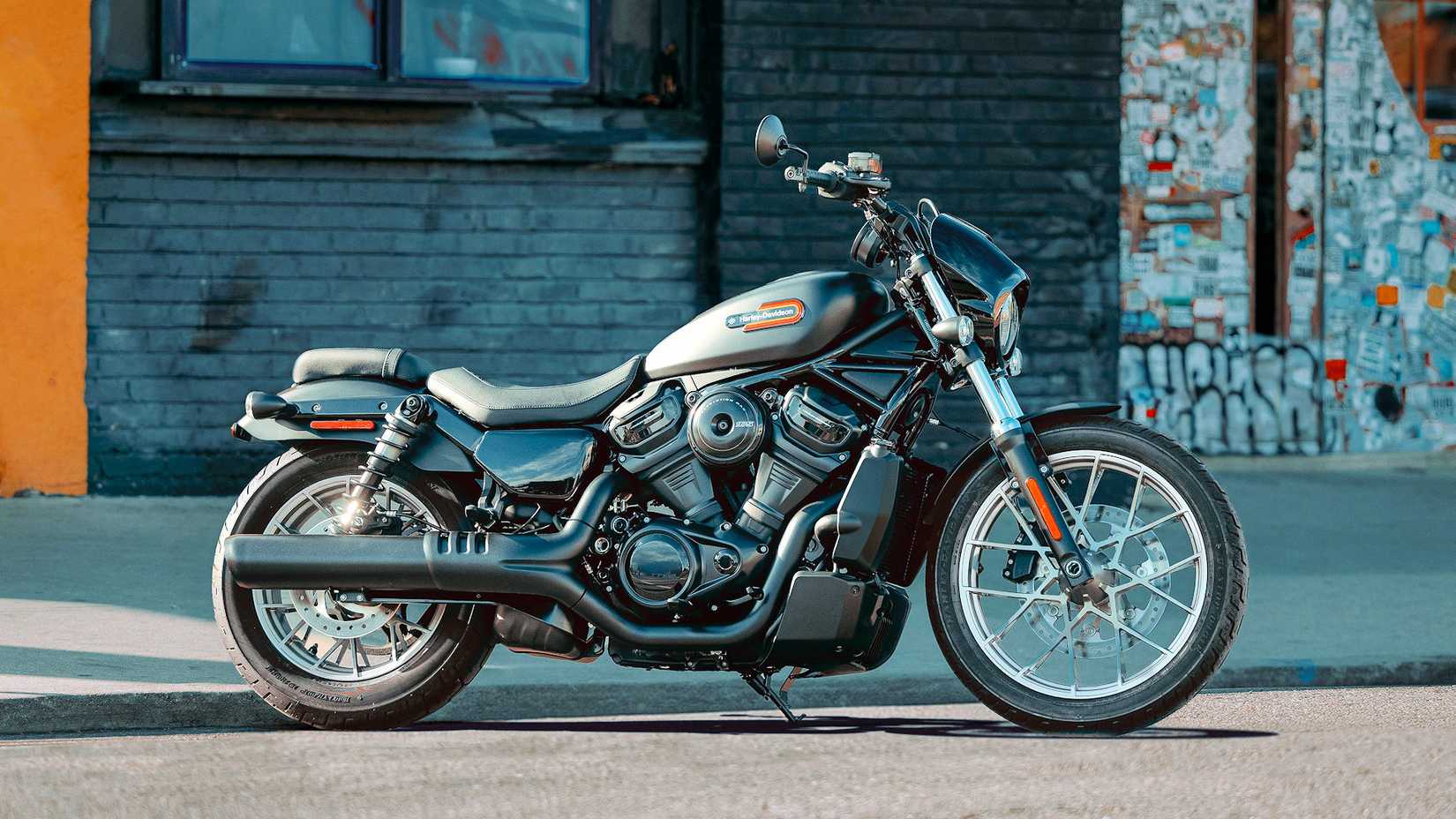 Foto de perfil estático especial da Harley-Davidson Nightster 2025