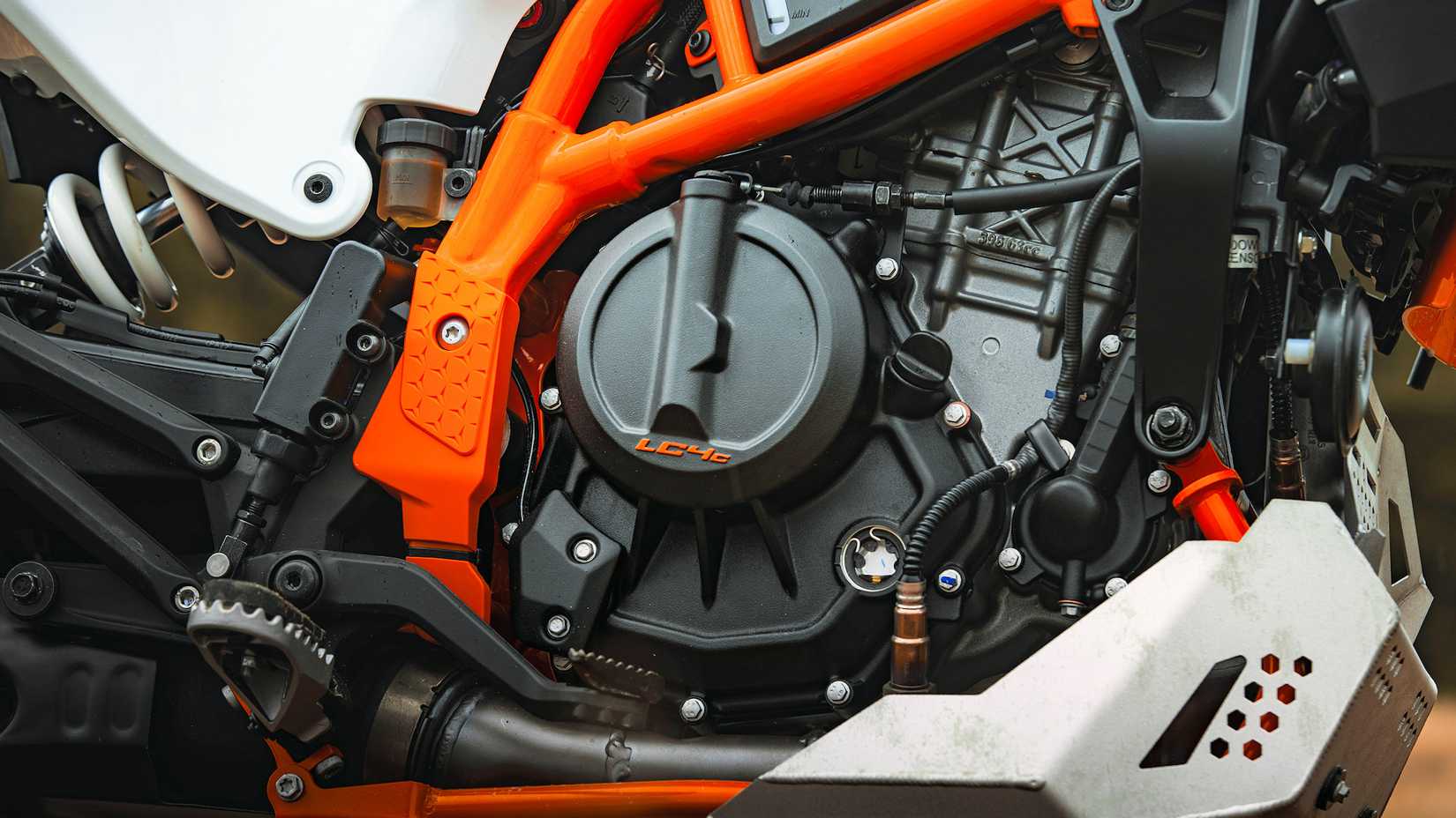 Detalhe do motor 2026 KTM 390 Adventure R