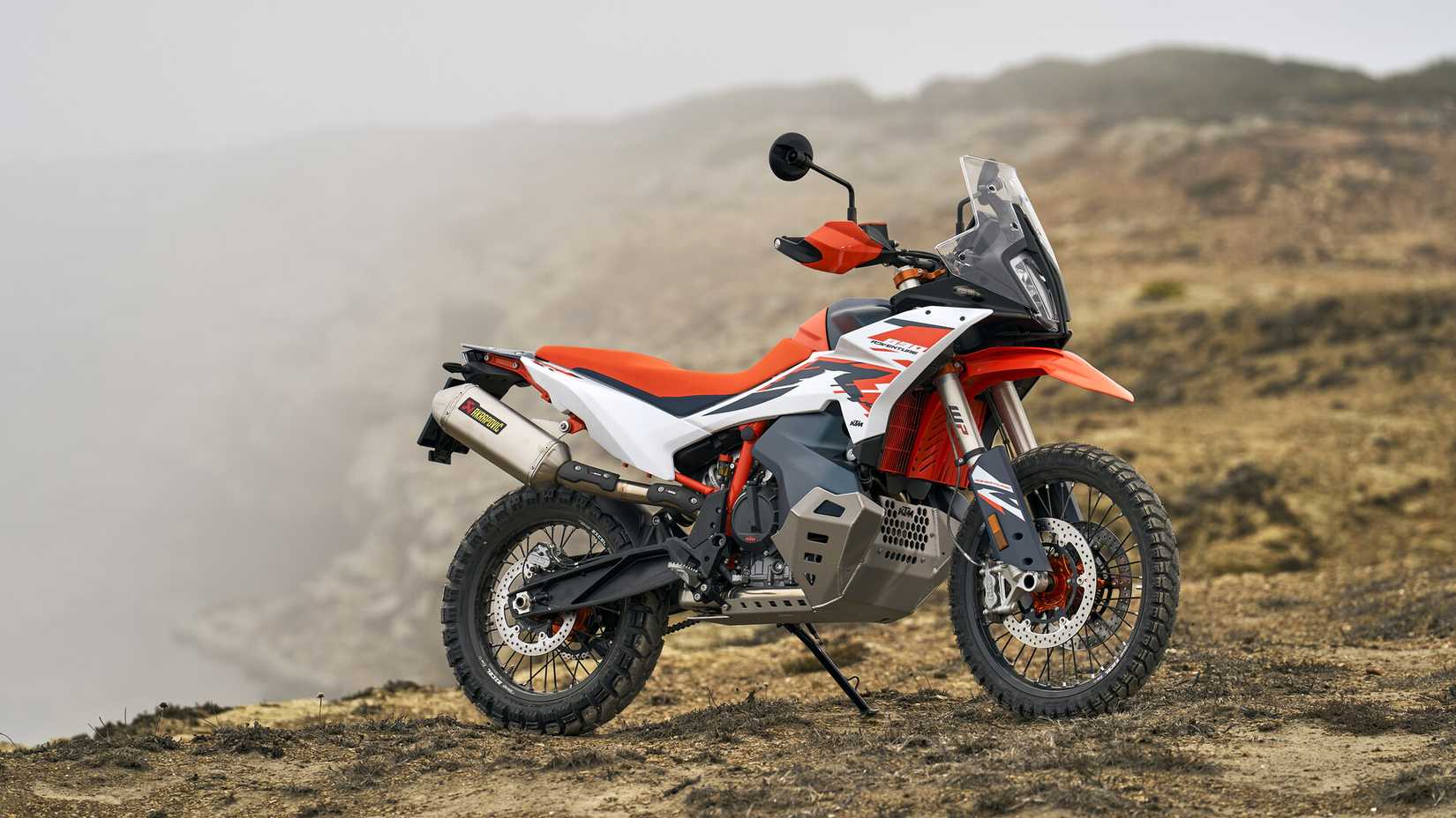 2025 KTM 890 AVENTURA R