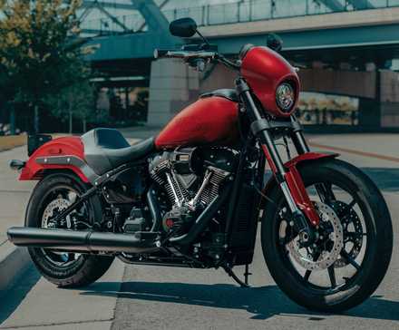 Vista frontal do terceiro trimestre da Harley-Davidson Low Rider S 2025