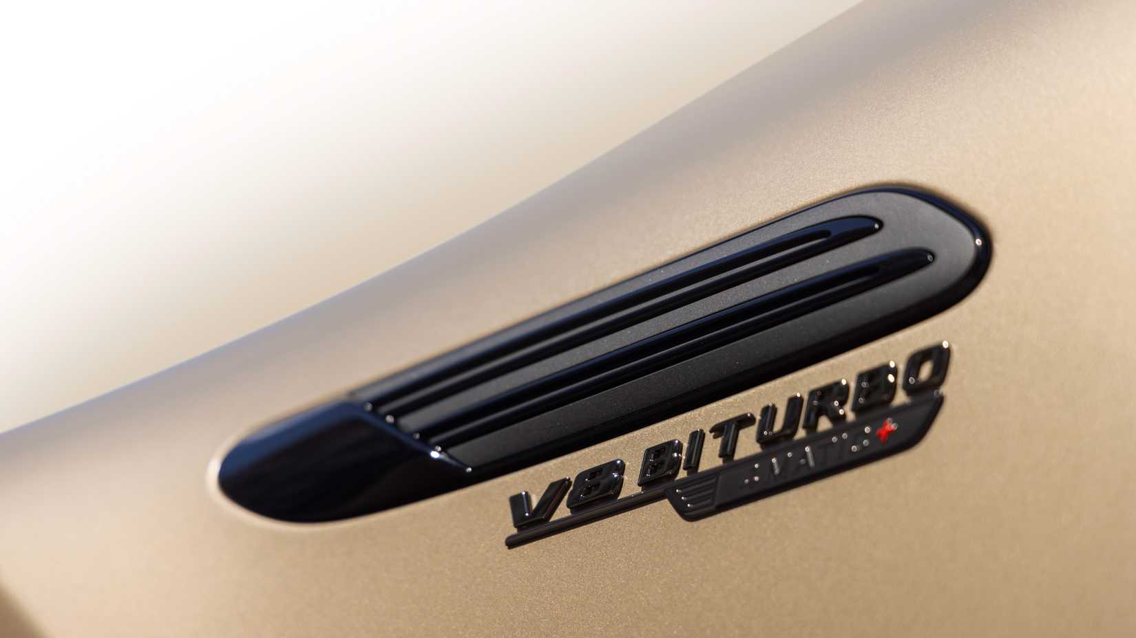 2025 Mercedes-AMG SL 63 MANUFAKTUR Golden Coast (14)