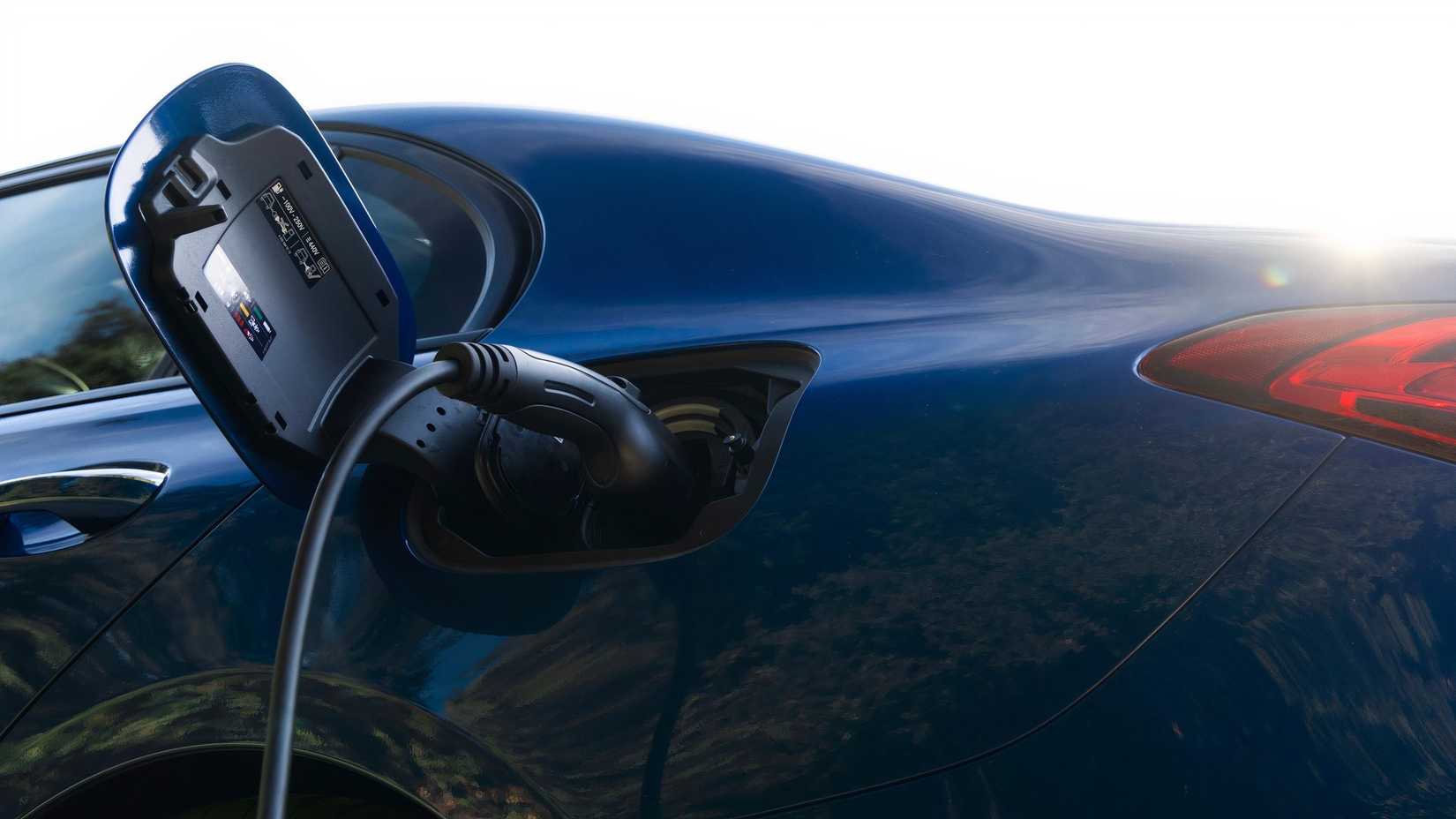 2025 Mercedes-AMG C63S E Performance charger