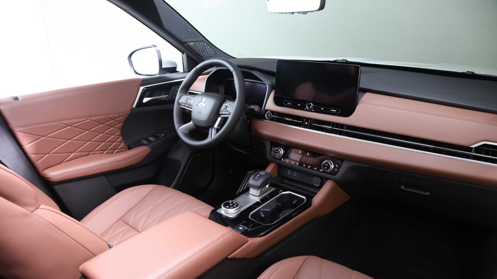 2025 Mitsubishi Outlander Cabin Angle