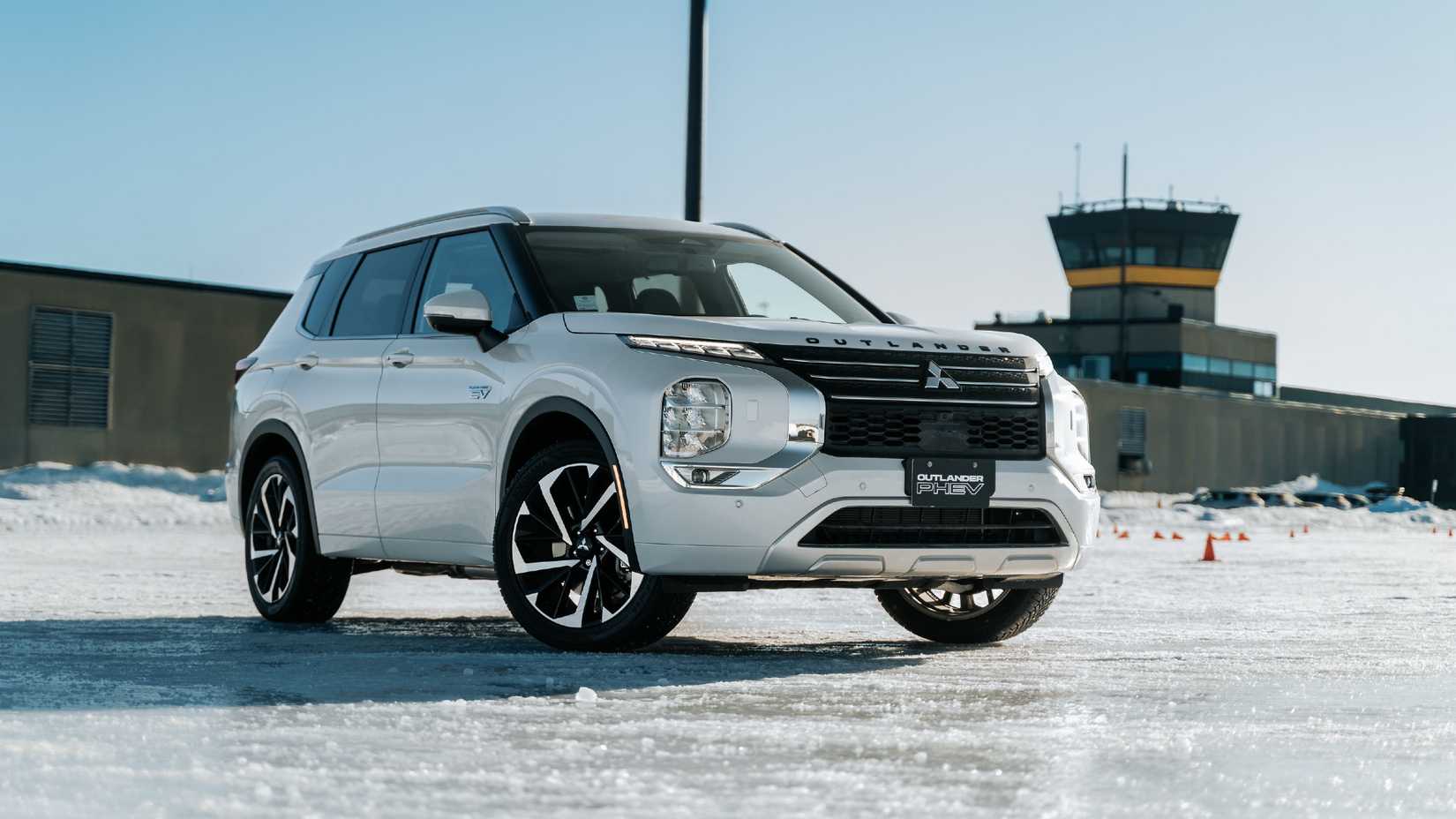 2025 Outlander PHEV Exterior Parked On Ice