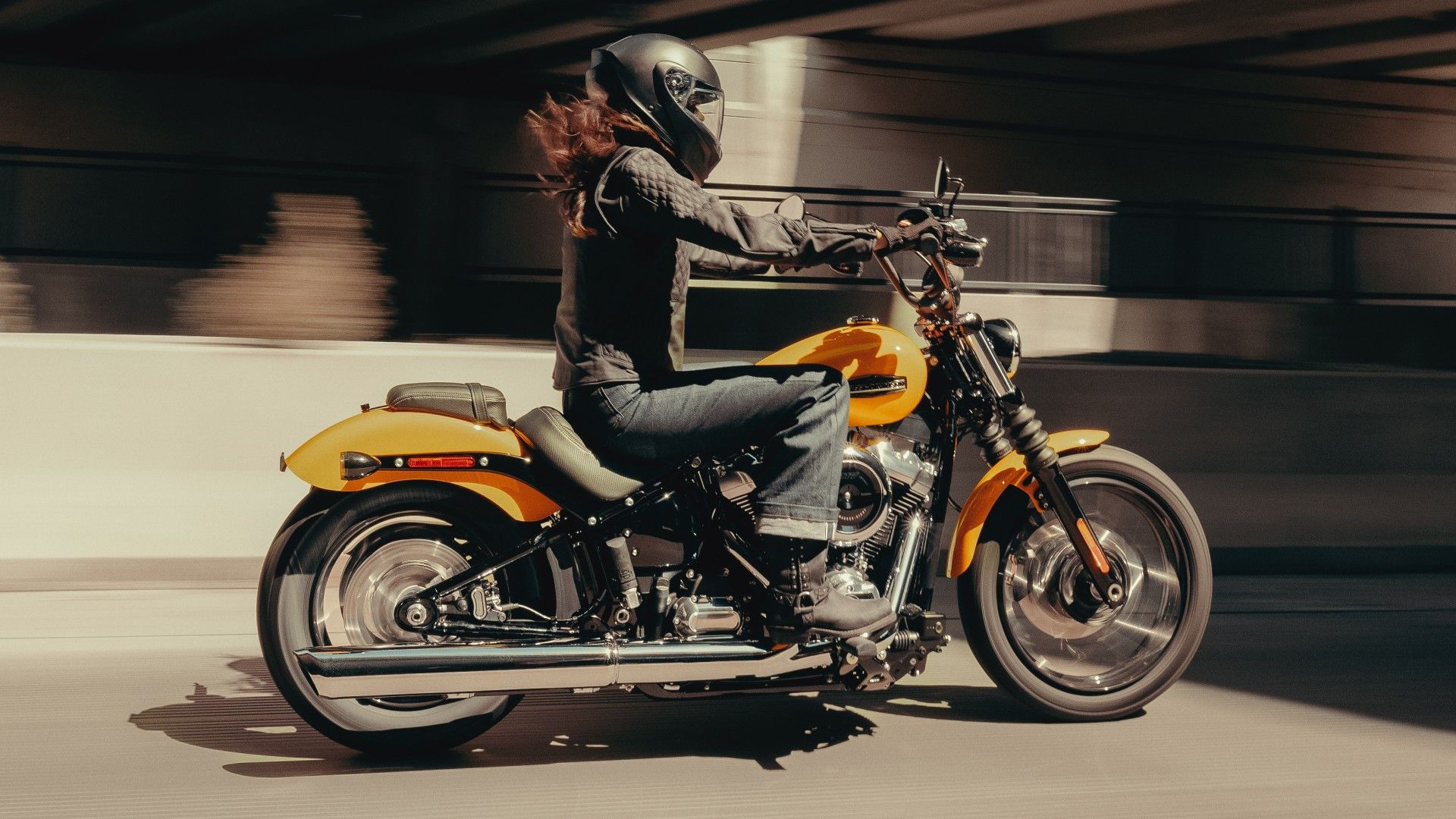 2025 Harley-Davidson Street Bob accelerating side profile view