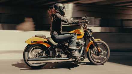 2025 Harley-Davidson Street Bob accelerating side profile view