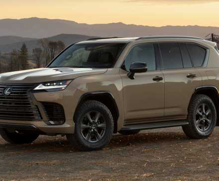 2025 Lexus LX 700h Front Angle