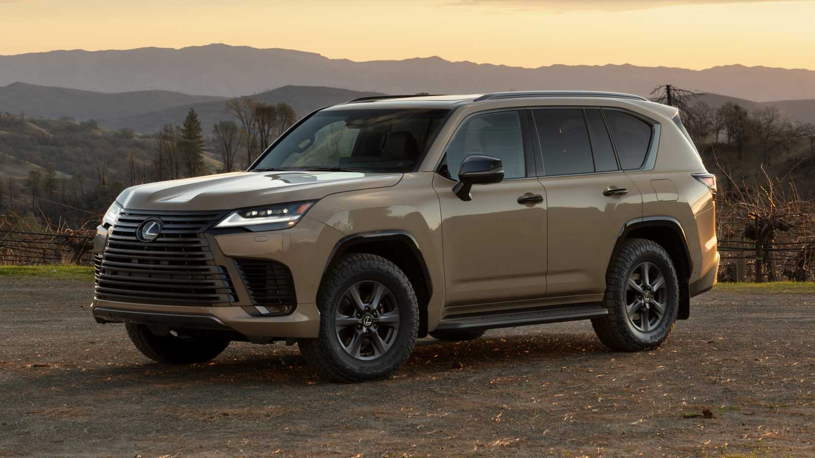 2025 Lexus LX 700h Front Angle
