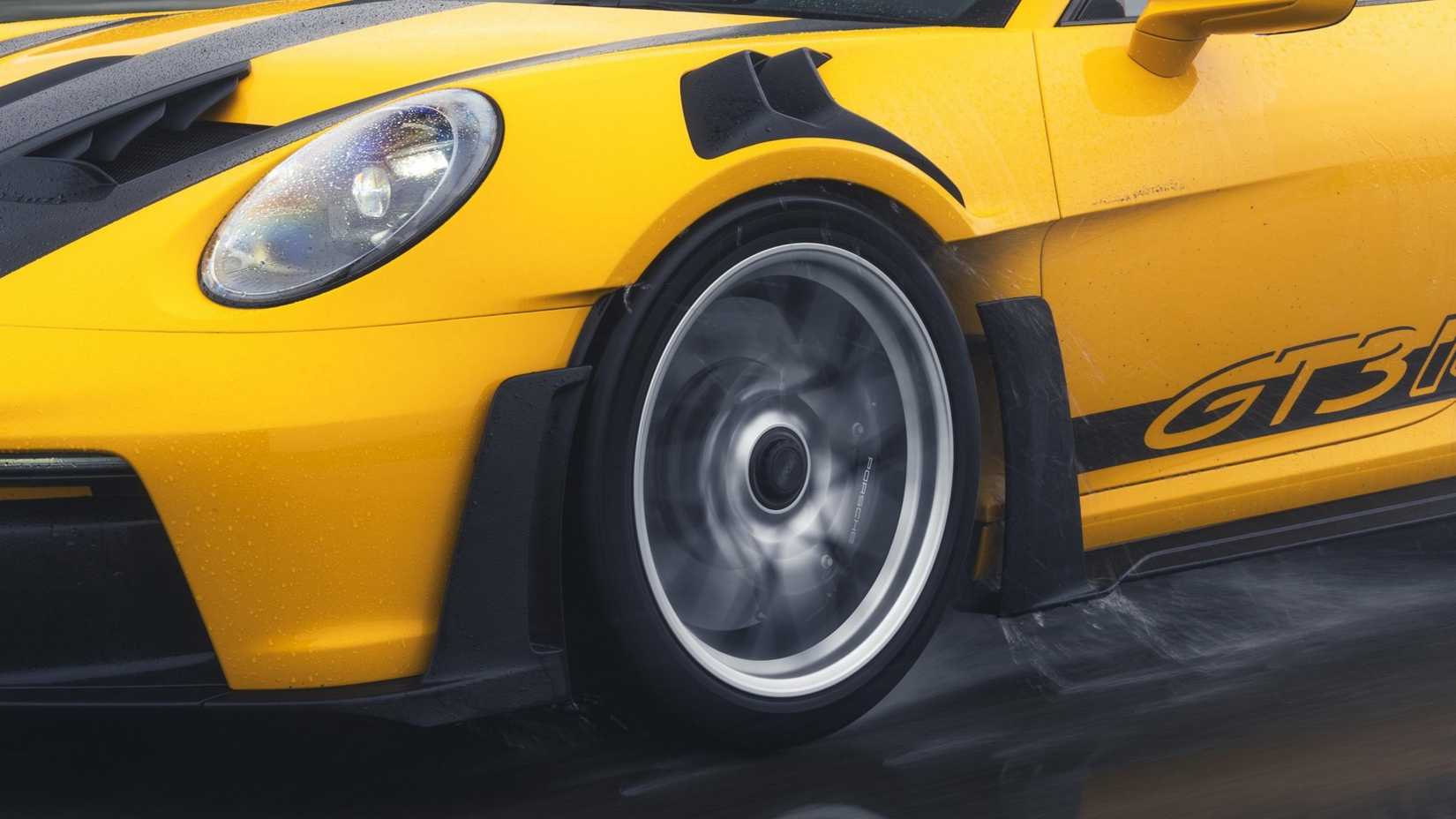Porsche 911 GT3 RS With Wet Tires