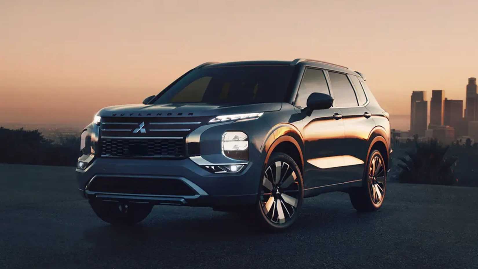 2025 Mitsubishi Outlander Exterior Angle