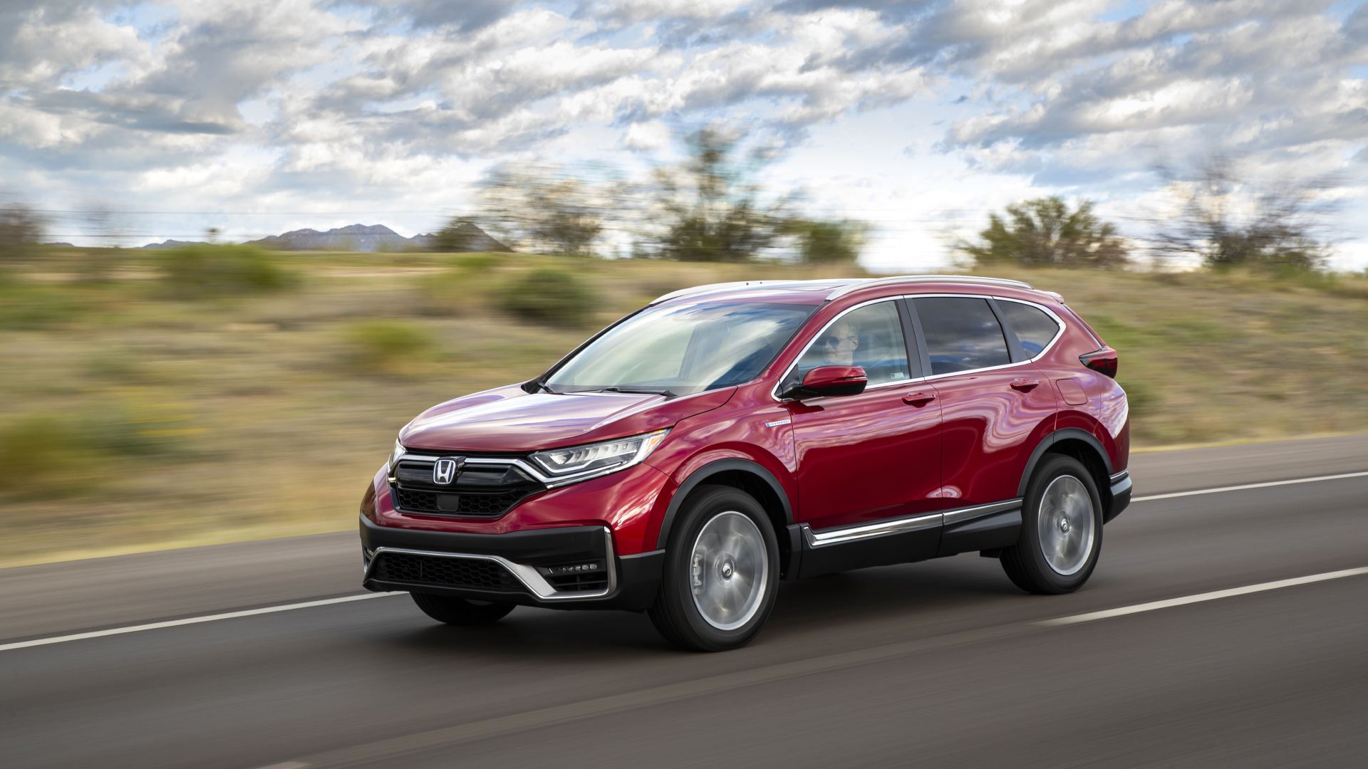 Exterior híbrido do Honda CR-V 2020 dirigindo em uma estrada
