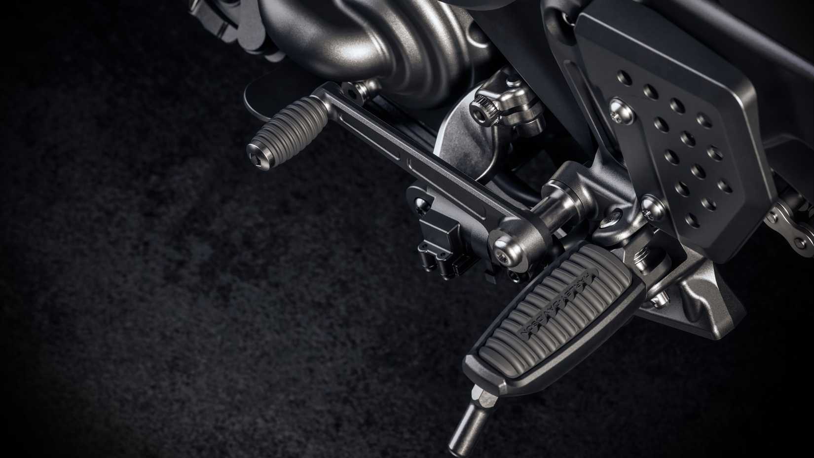 Close-up do quickshifter Harley-Davidson Pan America 1250 ST 2025