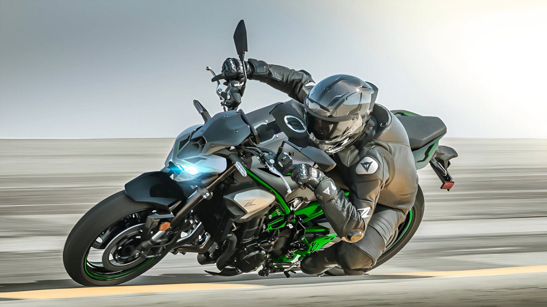 2025 Kawasaki Z900 cornering aggressively on racetrack hd wallpaper