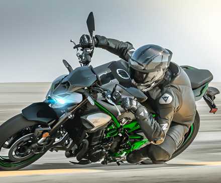 2025 Kawasaki Z900 cornering aggressively on racetrack hd wallpaper