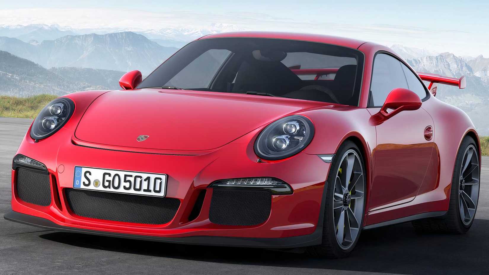 2015 Porsche 911 GT3 in red parked