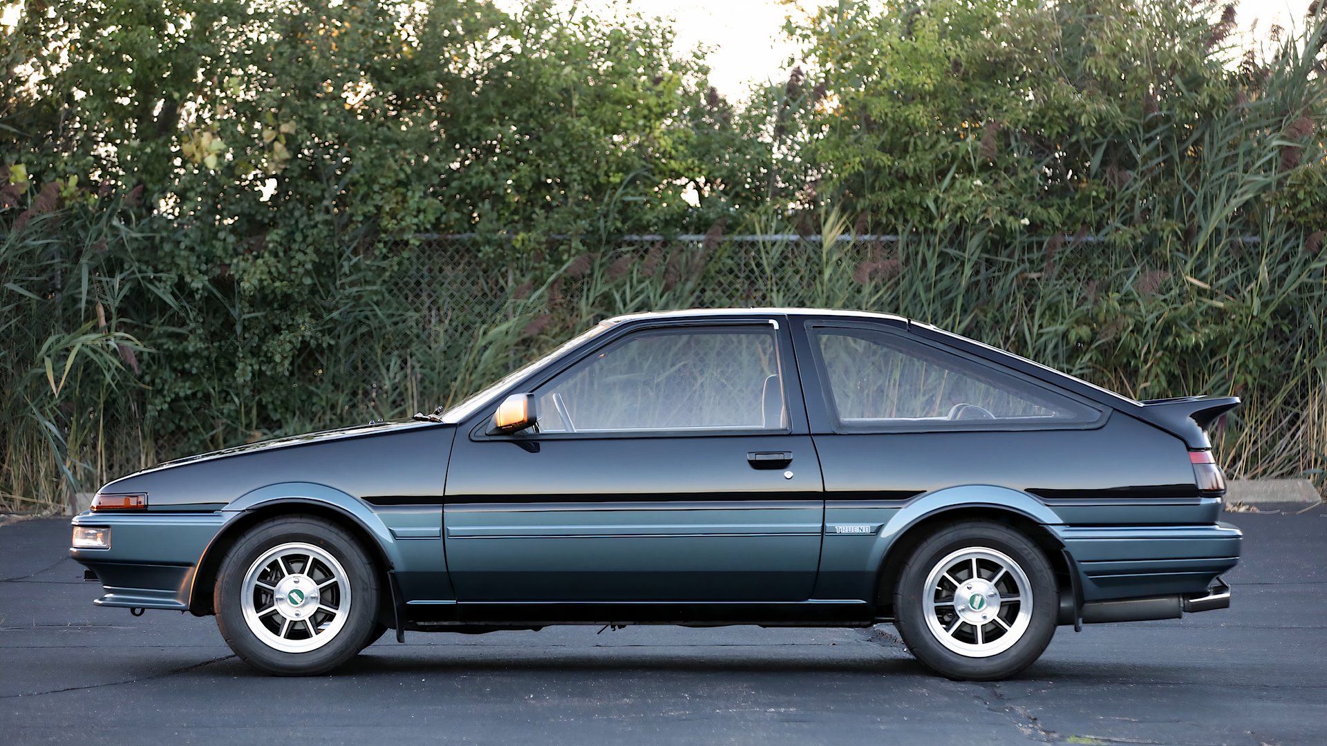 1985 Toyota AE86 Sprinter Trueno GT in black parked in parking lot