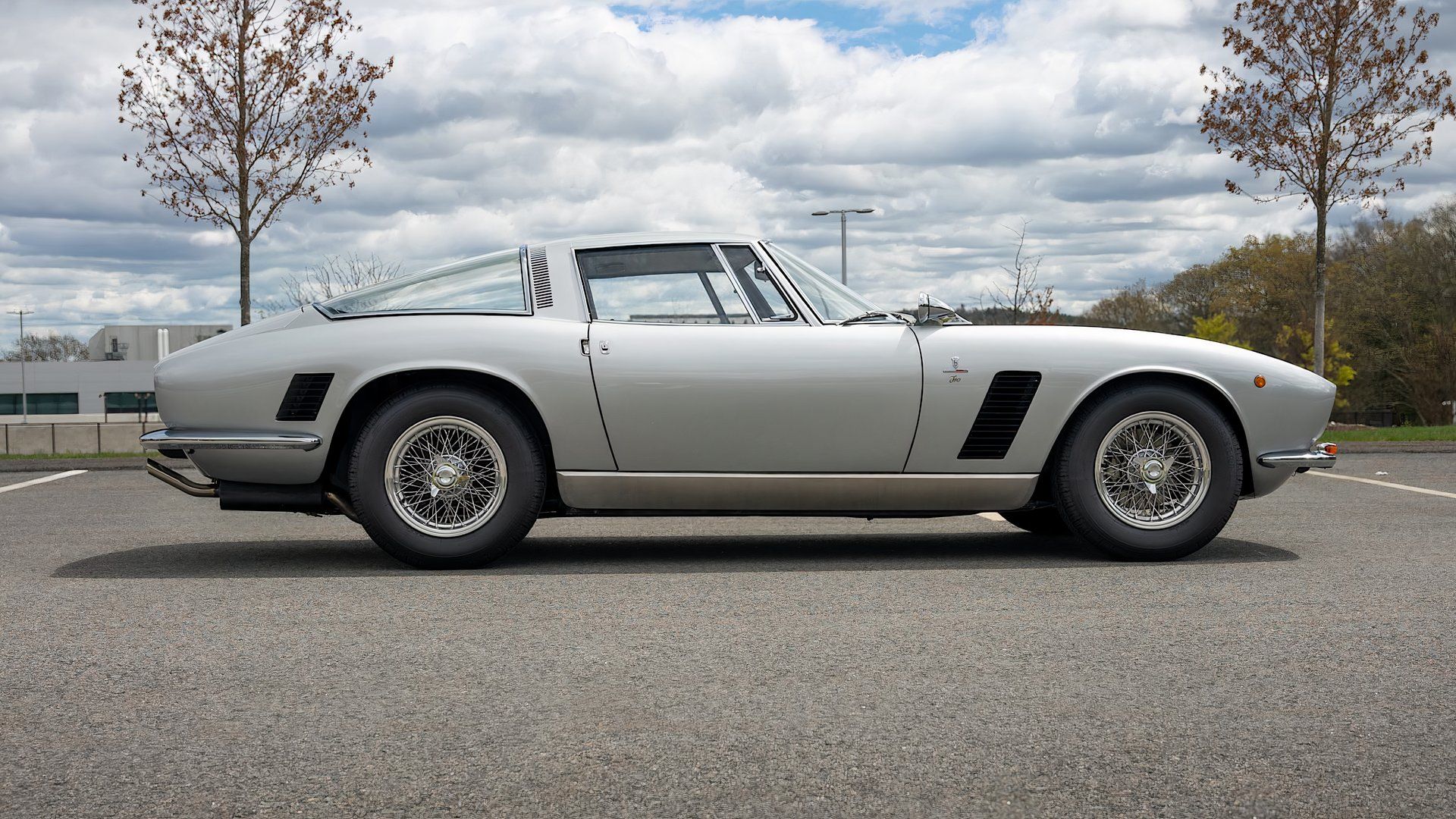 1967 Iso Grifo GL Série I em prata estacionado no estacionamento