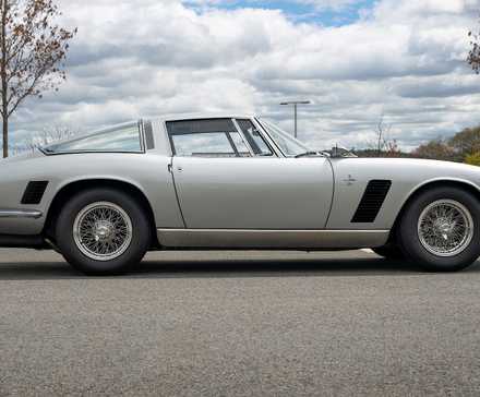 1967 Iso Grifo GL Série I em prata estacionado no estacionamento