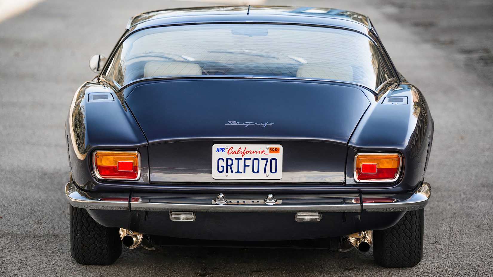1970 Iso Grifo Série I na traseira azul