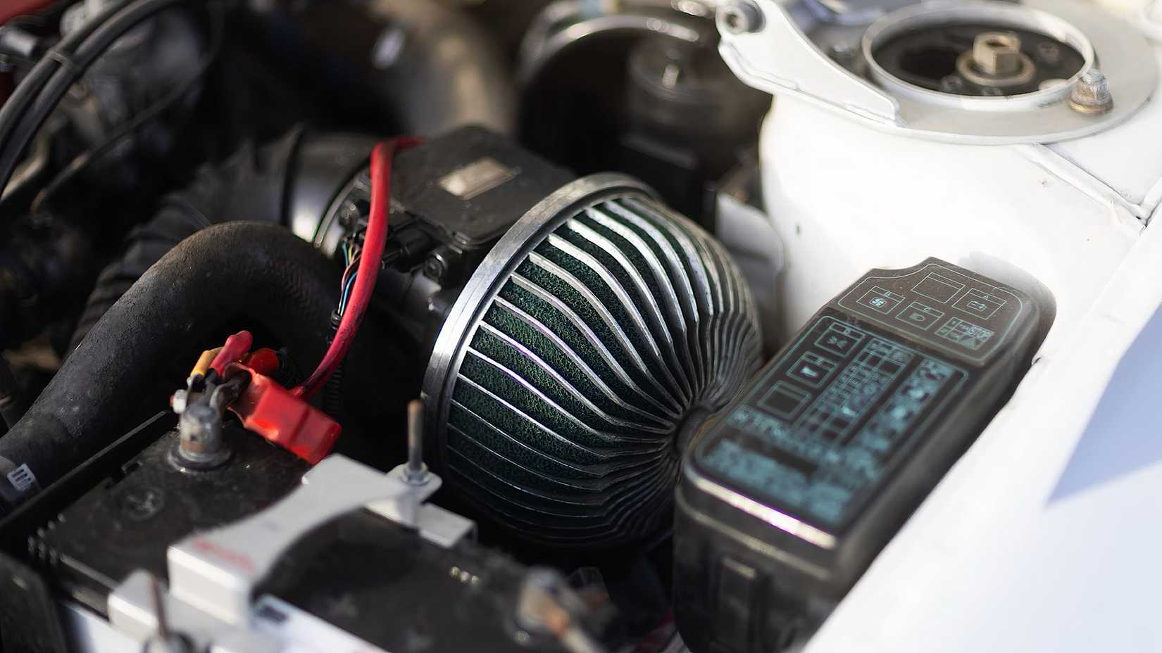 Close-up do turboalimentador Mitsubishi Evolution VI Tommi Mäkinen RS 2000