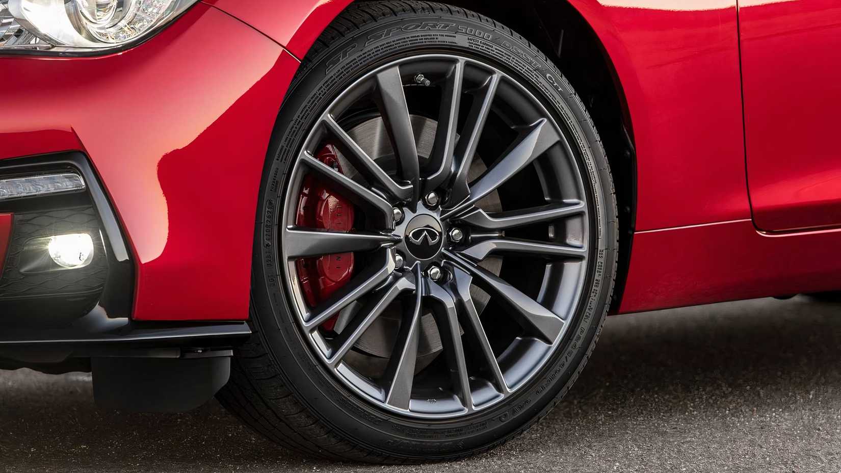 2024 Infiniti Q50 Red Sport 400 roda dianteira